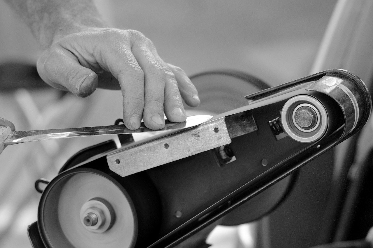 Comparing the Best Folding Knife Sharpeners on the Market