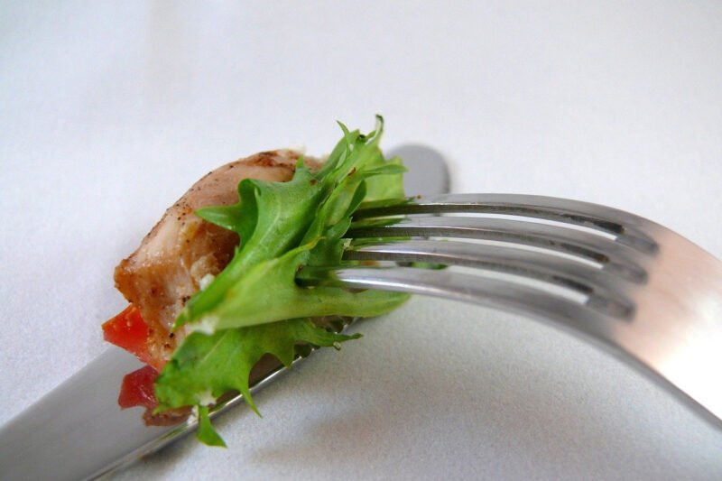 How to Use a Tomato Knife for Perfect Slicing Every Time