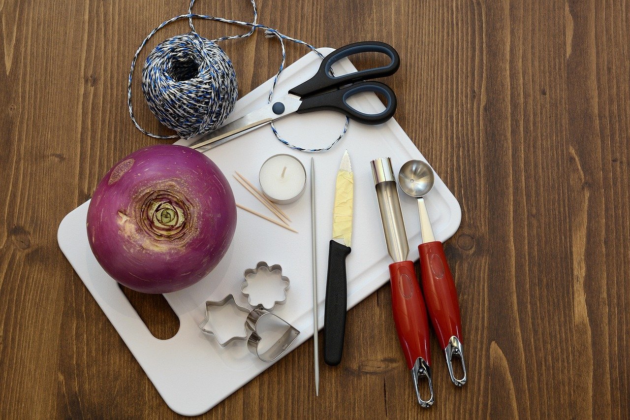 How to Use a Paring Knife: Techniques for Beginners