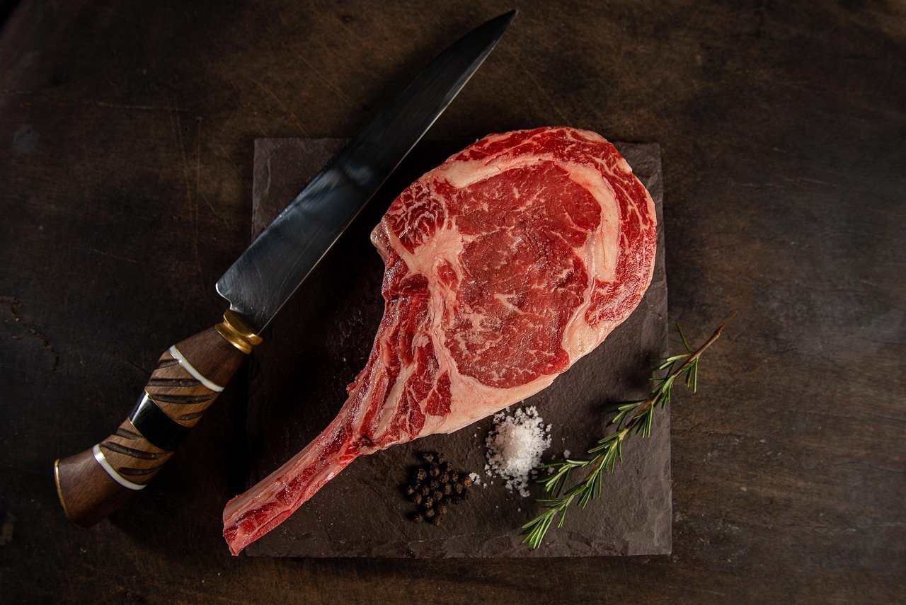 How to Choose the Perfect Steak Knife: A Comprehensive...