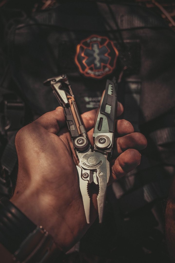 The Ultimate Guide to Choosing the Right Multi-Tool Knife The Ultimate Guide to Choosing the Right Multi-Tool Knife