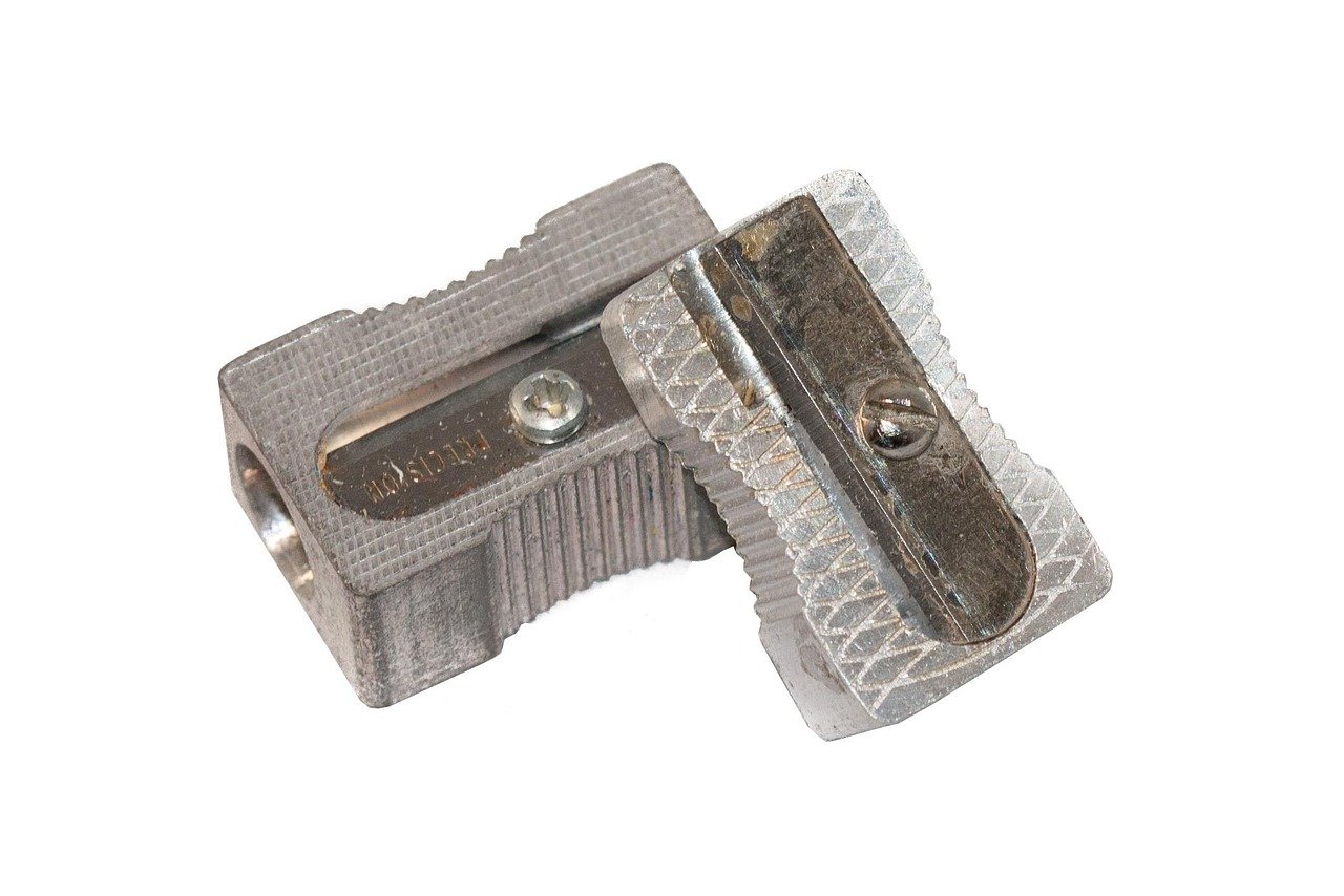 Manual vs. Electric Blade Sharpeners: Which is Right for You?